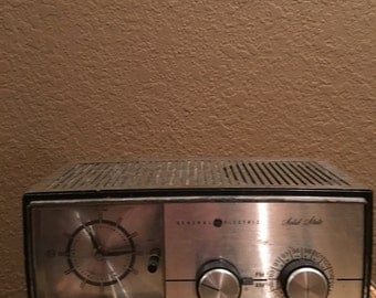 Vintage General Electric Solid State Clock radio, vintage radio, vintage decor, electric radio, man cave, retro radio