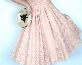 Vintage 1950s Dress // 50s Pale Ballet Pink Lace Party Gown // Lace Prom Dress // Thin Strap Full Skirt Hourglass Dress