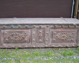 trunk,chest,Reclaimed Wood Trunk Handmade Hand Painted,blanket chest, Wedding Chest,large decorative trunk,storage chest,coffee table