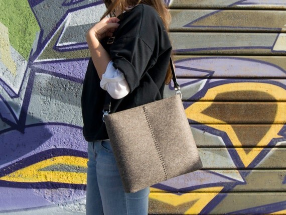 Felt SMALL CROSSBODY BAG with leather strap / crossbody purse / small shoulder bag w/ zipper / grey felt bag / wool felt / made in Italy
