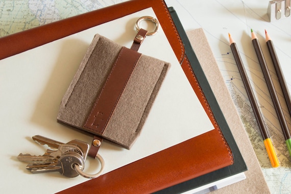Felt and leather KEY HOLDER, key case, taupe and dark brown, wool felt, handmade, made in Italy