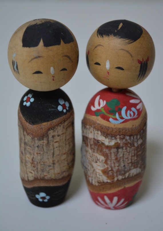 Pair of kokeshi dolls vintage Japanese ningyo