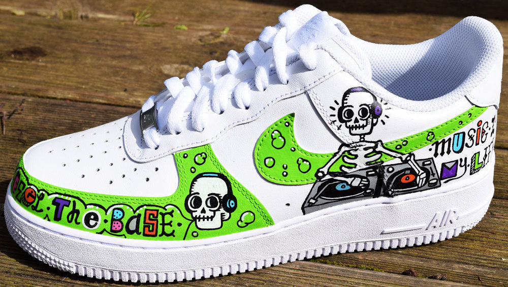 custom maine shoes art kicks peintes vans CUSTOM main baskets graffiti CHAUSSURES