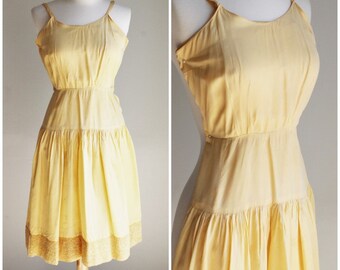 Vintage 1940s Yellow Slip / Slip Dress / 40s Slipdress / Lace Trim / Vintage Lingerie / Petticoat / Crinoline
