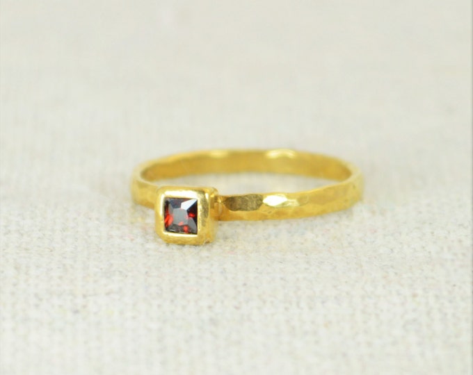 Square Garnet Ring, Garnet Solitaire, Gold Filled Garnet Ring, January Birthstone Ring, Square Stone Mothers Ring, Square Stone Ring