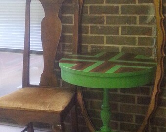 Painted Green Antique Drum Table, Pedestal Table, Side Table, End Table, Nightstand, Chevron Geometric Pattern, Modern