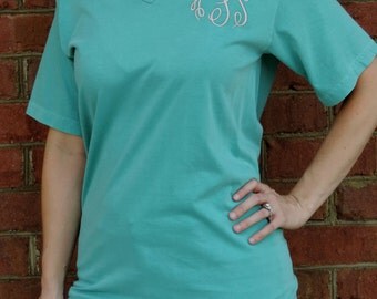 Comfort Colors Unisex V-Neck Short Sleeve Monogram Tee (Embroidered V Neck T-Shirt) 4099