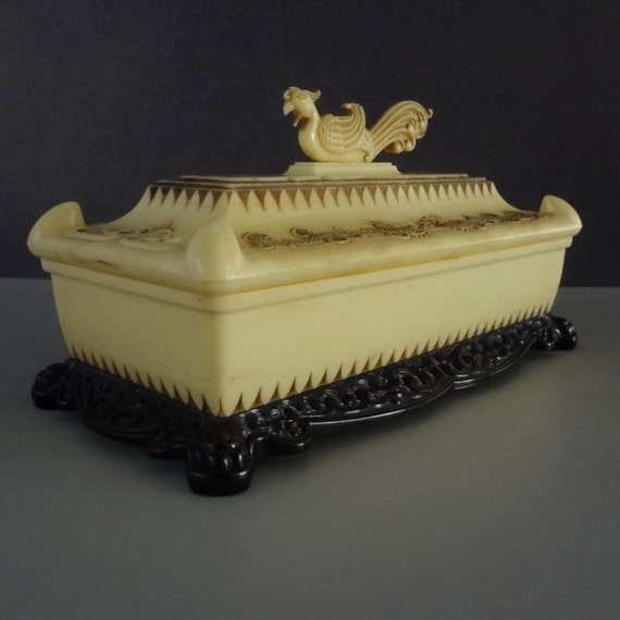 Phoenix And Dragon Celluloid Trinket Box / 1950\'s Vanity Phoenix And Dragon Celluloid Trinket Box / 1950\'s Vanity