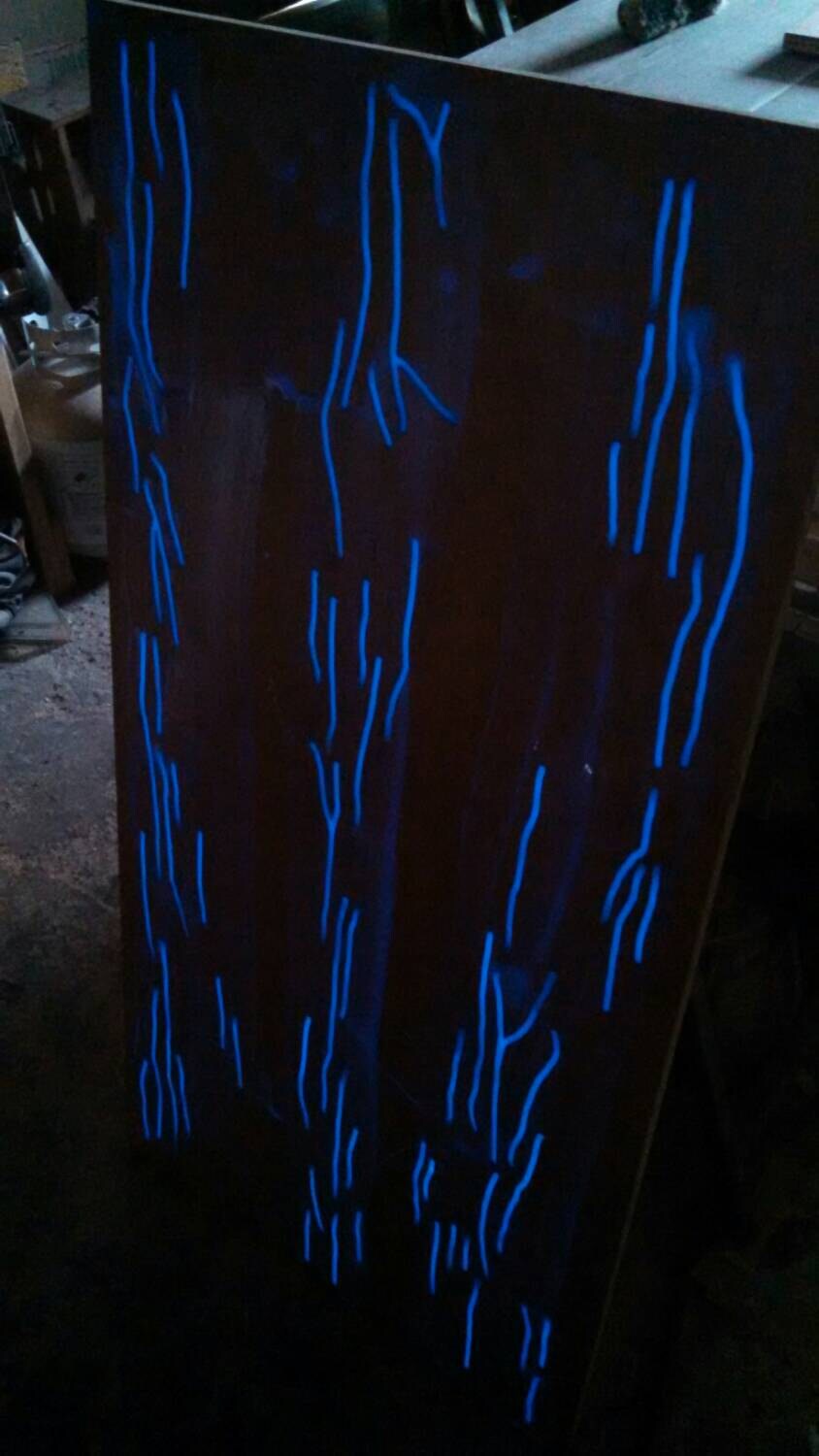 Epoxy resin glow tables