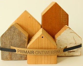 Cottages of scrap wood (medium)
