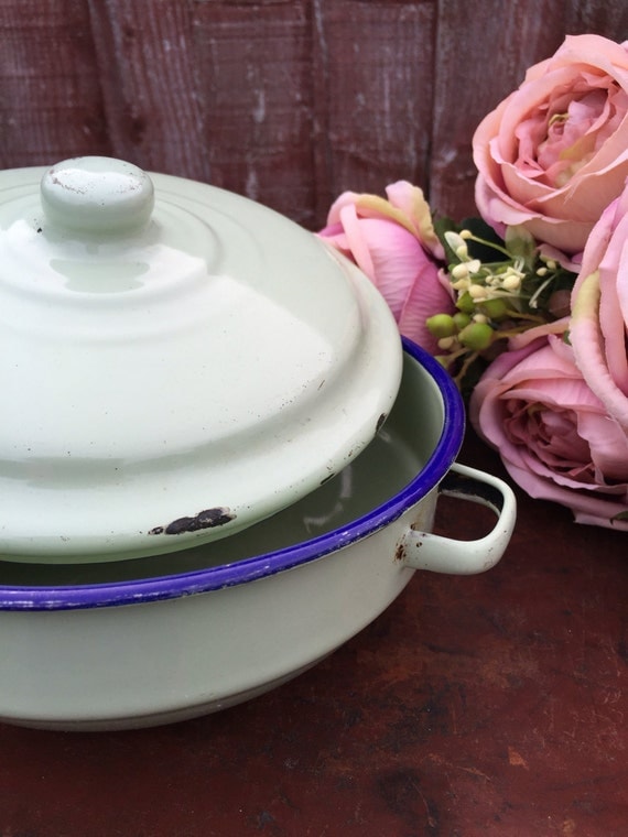 Vintage Green Enamel Lidded pot / Dish wIth Blue Trim from Circa 1950s - Vintage Retro Enamelware - French Country Farmhouse Kitchen