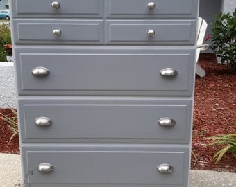 Sold!! Vintage Thomasville Furniture Industries Solid Wood Chest of Drawers