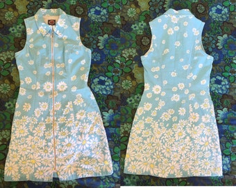 Items similar to 70s Flower Power Light Blue Daisy Dress - Vintage ...