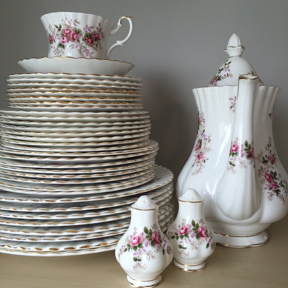 Royal Albert Lavender Rose Vintage Dinnerware set