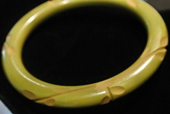 Bakelite Bangle Carved 1940s Antique Arte Modern Modernist Olive Green Spinach Moss Bakelite Bangle Boho Chic Gypsy Jewelry Bracelet