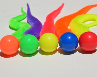 Bouncy ball cat toy with catnip infused wiggly tail - Set of 5 (random colors)