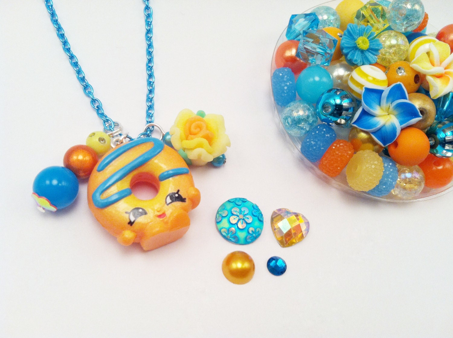 Shopkins season 4 jewelry set featuring Dolly Donut