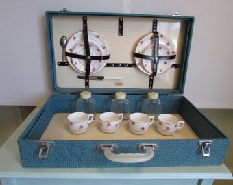 A vintage picnic set.