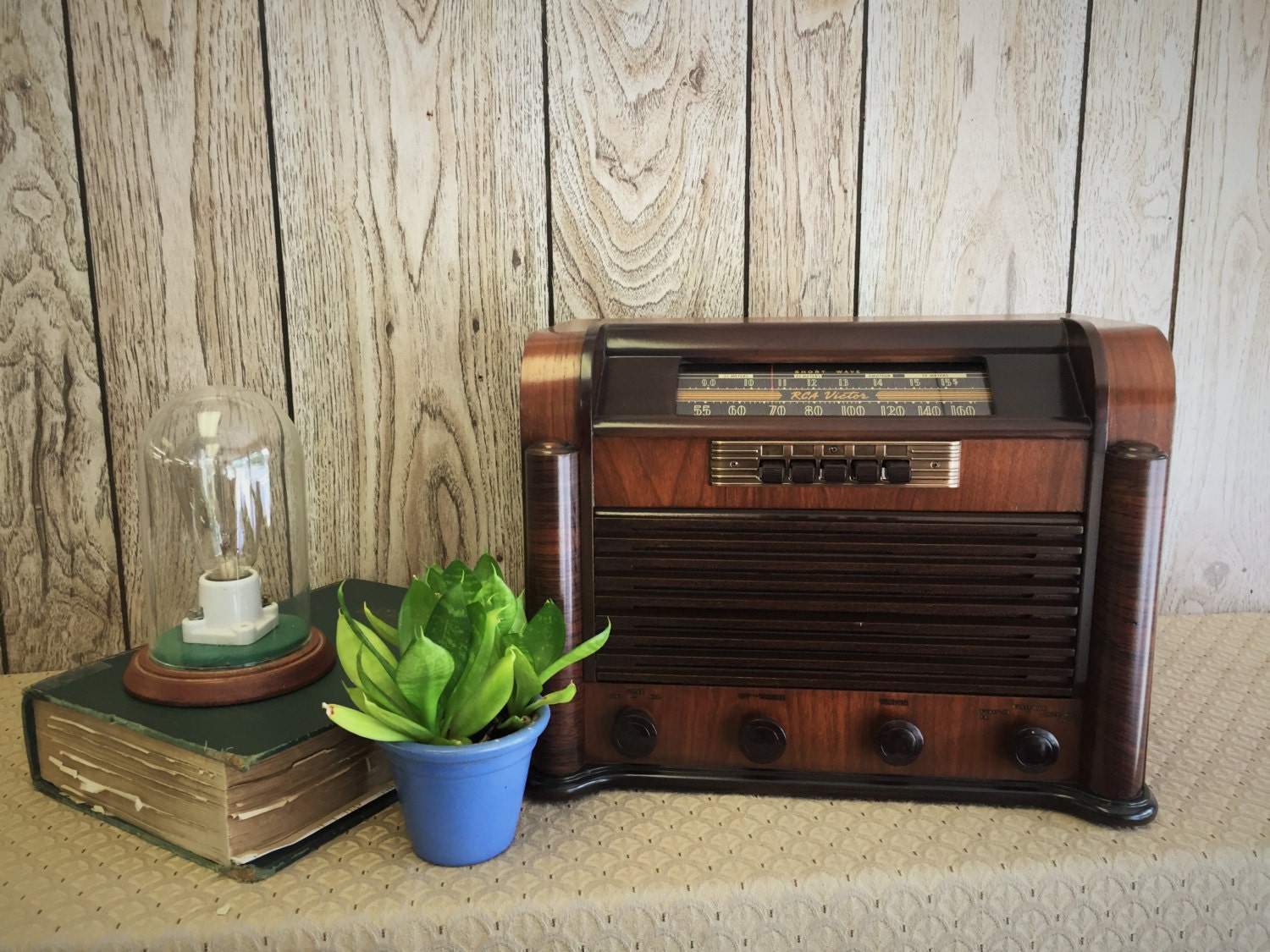 1942 RCA Victor Radio