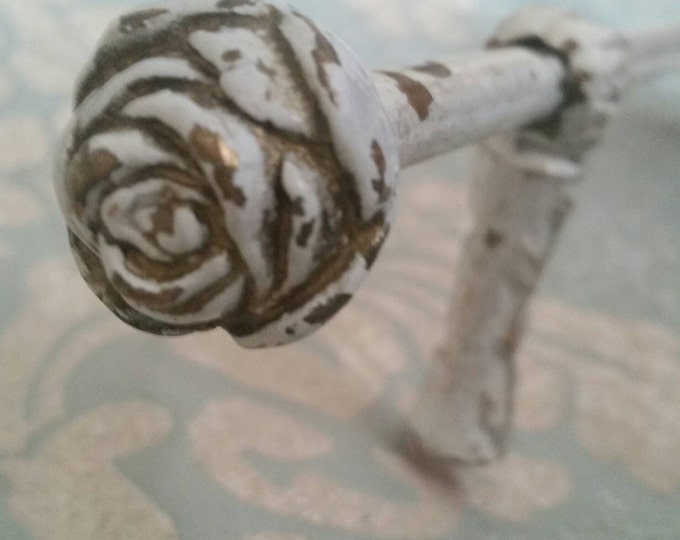 Vintage Rose tip towel rack