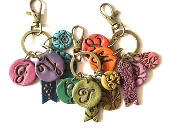 Personalized mama Keychain, Happy Hippie Funky Gift, Letter Keyring, Handmade keychain for woman, colourful accessories, Christmas Gift