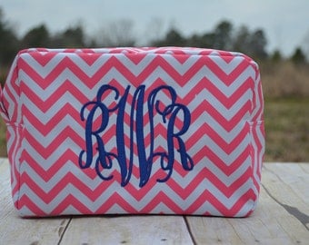 Monogrammed Make Up Bag - Monogrammed Cometics Case - Chevron Make Up Bag - Toiletry Bags - Bridal Party Gifts - Make Up Case
