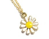 Daisy Necklace - Kawaii enamel flower charm pendant - simply happy everyday jewelry