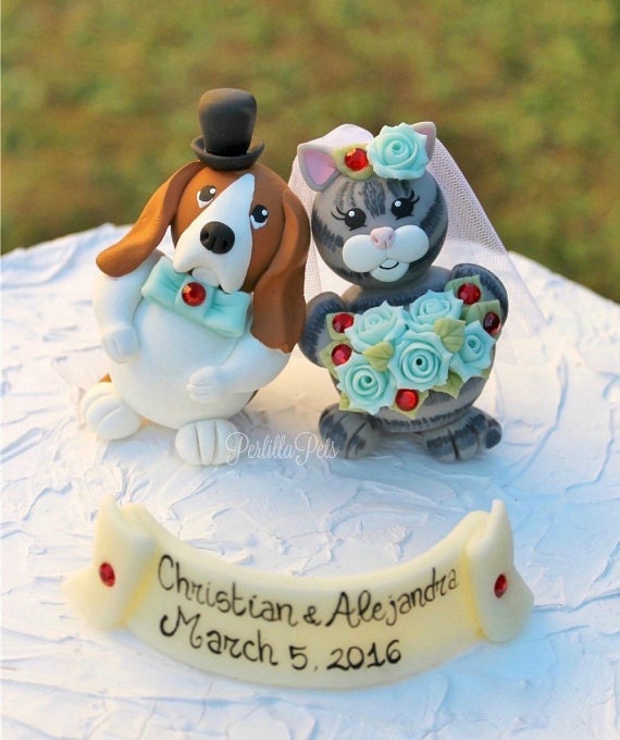 Custom wedding  cake  topper  dog  and cat  cake  topper  touching