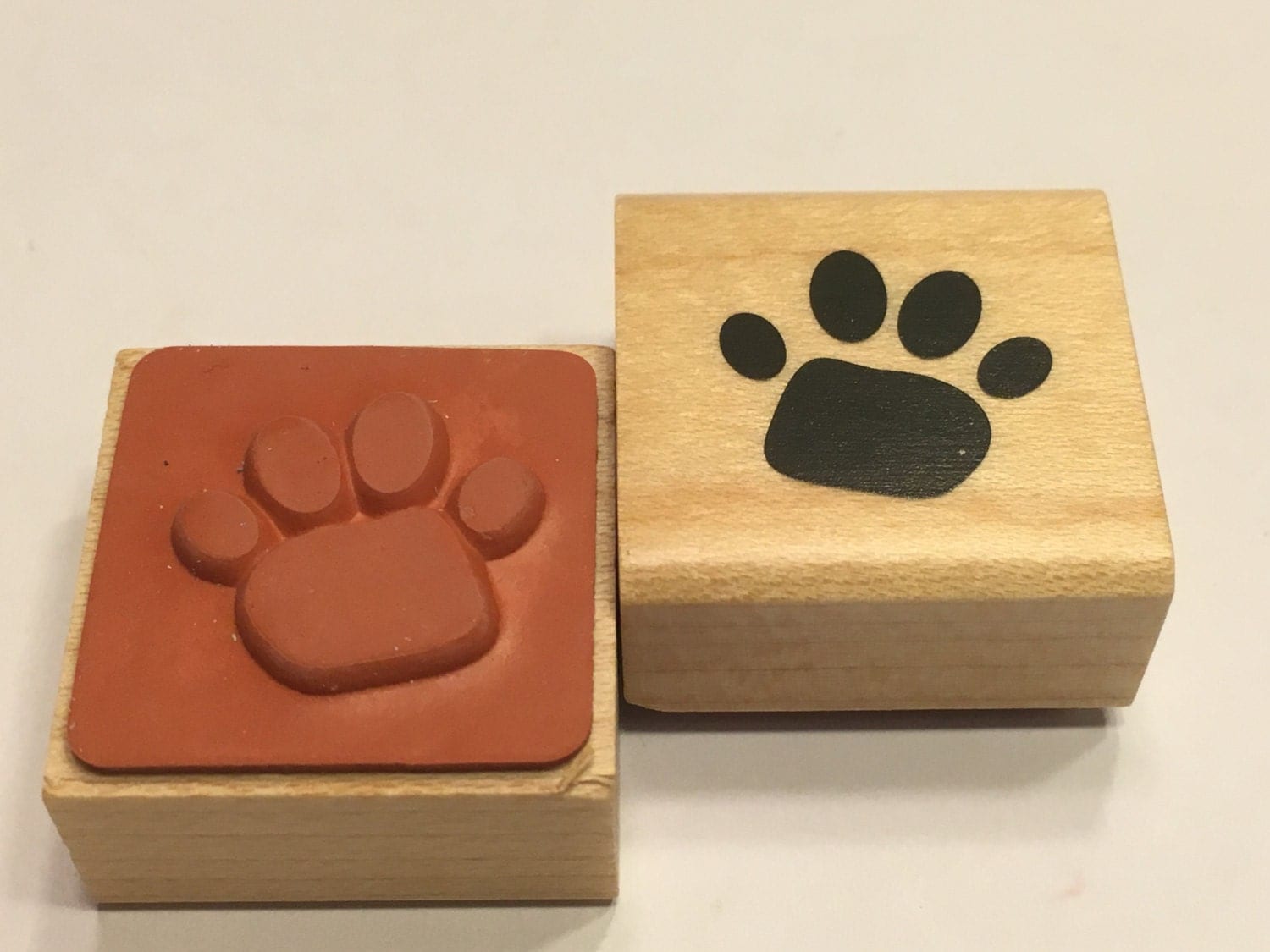P75 Paw Print Rubber Stamp