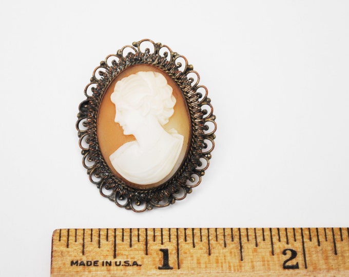 Shell Carved Cameo pendant Brooch - Gold brass filigree setting - vintage women profile pin