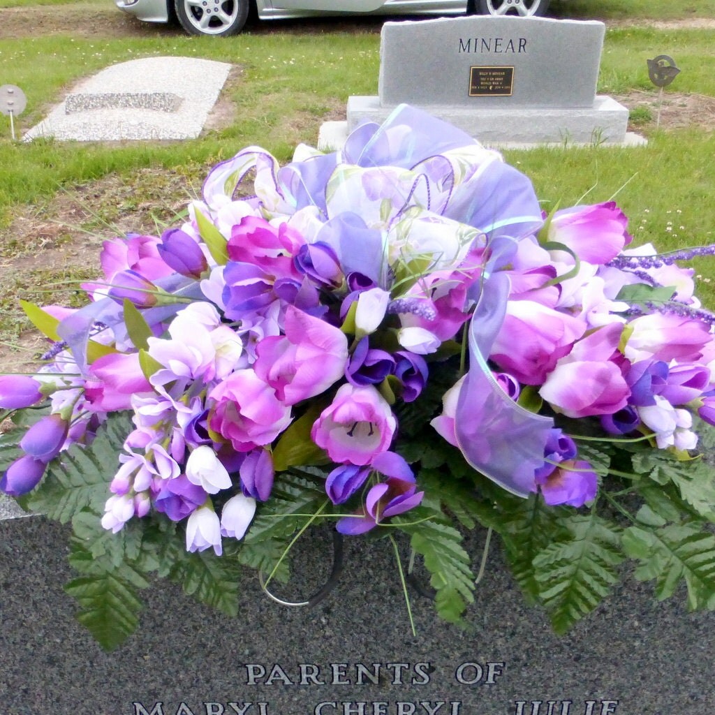 Headstone Saddle Cemetery flowers Gravesite spray