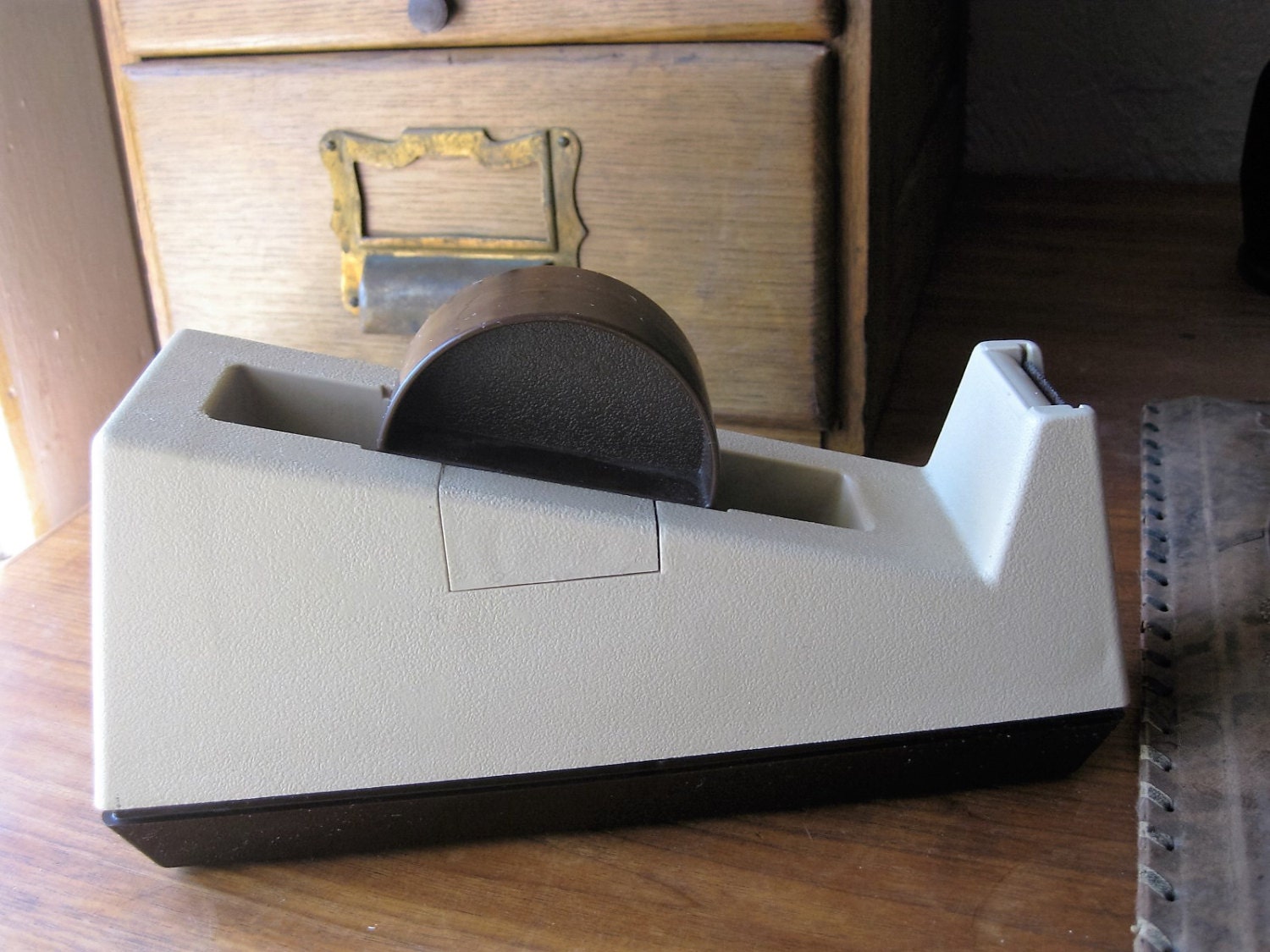 Large vintage Scotch tape dispenser. 3M C25 Model 28000.