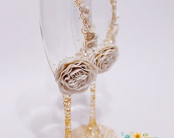 Wedding champagne glasses with beautiful flower in Ivory&Gold-Wedding toasting flutes hand painted-Wedding floral favor - Wedding Gift idea
