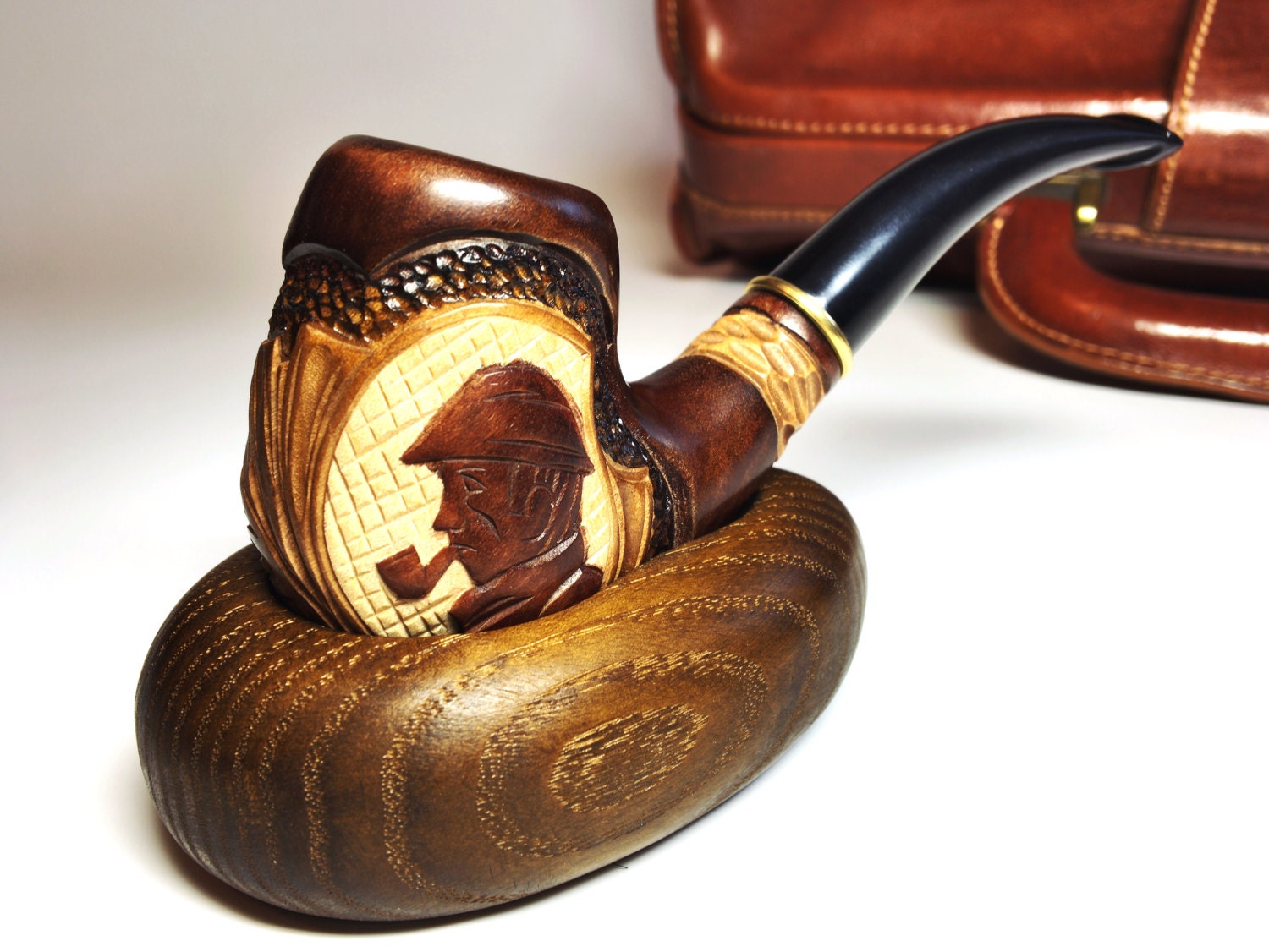 Gift set. Smoking pipe with pipe stand. Wood pipe. Tobacco