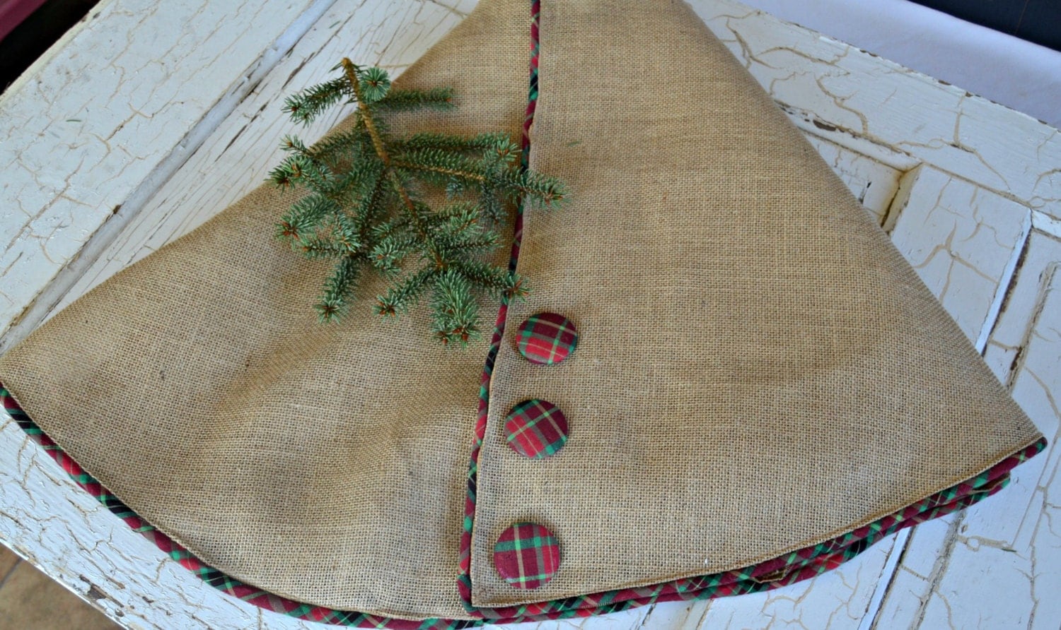 Burlap Christmas Tree Skirt | pustules et botanique