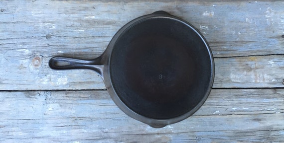 vollrath cast iron dating Vintage vollrath no 8 (unmarked) cast iron skillet with pour spouts 1930's- 1940's identifiable vollrath traits consistent with this time period are the number 8 located at 3 o clock on the bottom. vollrath cast iron dating Vintage vollrath no 8 (unmarked) cast iron skillet with pour spouts 1930's- 1940's identifiable vollrath traits consistent with this time period are the number 8 located at 3 o clock on the bottom.