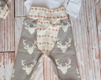Newborn Coming Home Baby Deer Antlers/Horns Bodysuit, Hat, Scratch Mittens Set with Grey and Arrows+ Daddy's Hunting Buddy Bodysuit