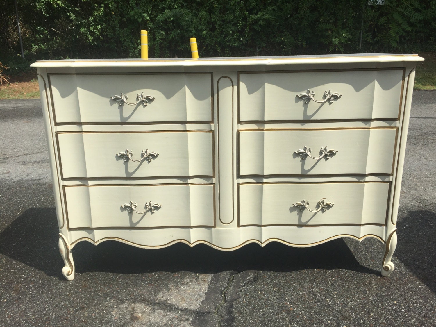 Dixie French Provincial 6 Drawer Dresser
