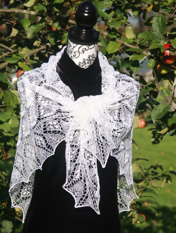 White Triangular Haapsalu Lace Shawl Estonian Lace Wedding 6543