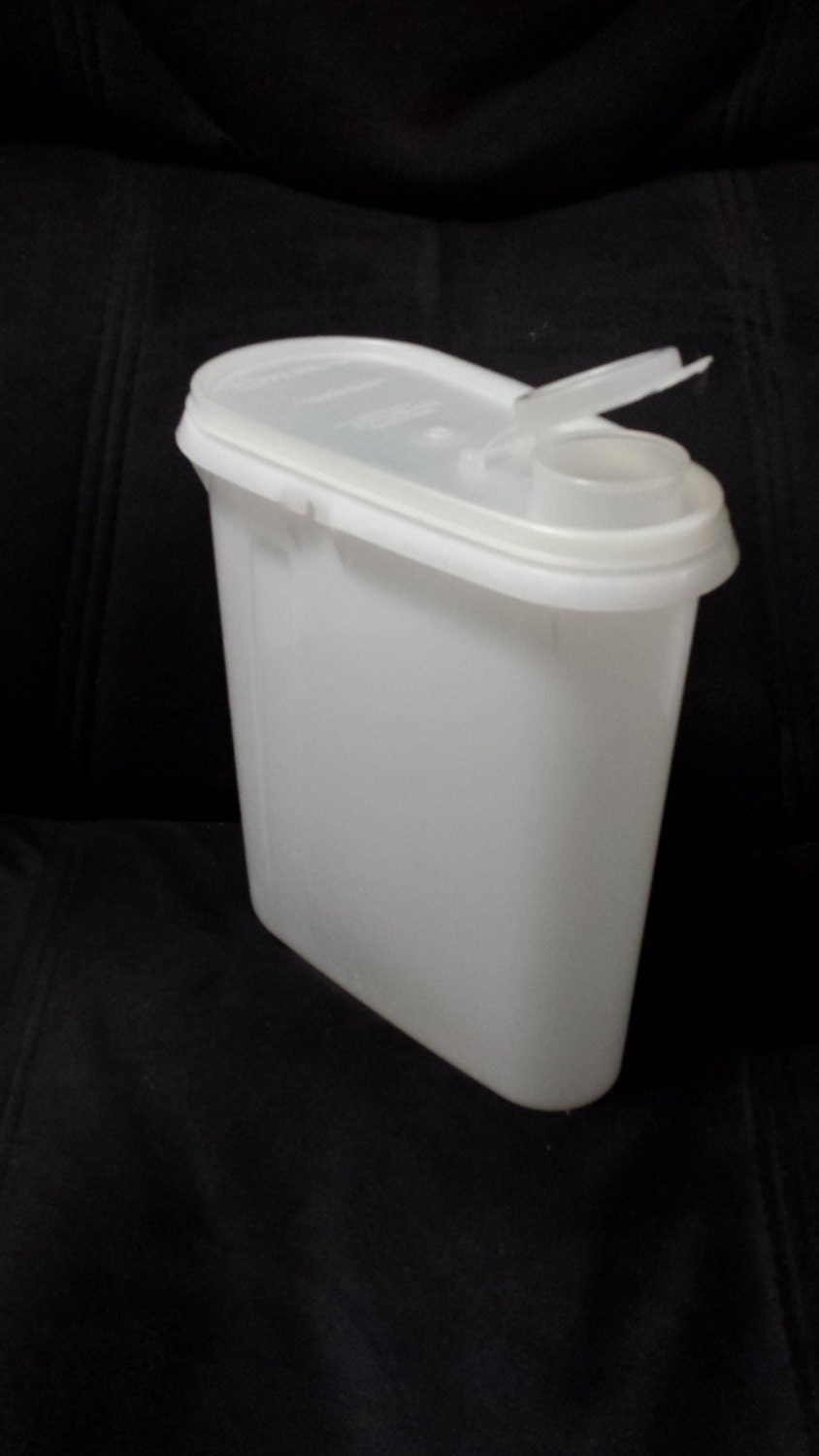 Vintage Tupperware 2 Quart Beverage Container Juice pitcher