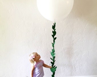 Greenery Garland Balloon Garland// Greenery Fringe// Greenery Garland// Green Leaf Balloon Fringe// Leaf Garland// Paper Leaf Garland// Leaf