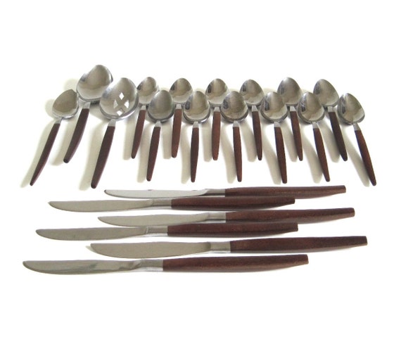 Epic Ekco Eterna Canoe Muffin Flatware Serving by LaurasLastDitch