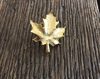 ON SALE - Vintage Maple Leaf Pin - Gold Tone Maple Leaf Pin - Gold Leaf Pin