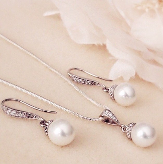 Bridesmaid Gift Set Pearl Wedding Jewelry Set Bridal Jewelry Set Bridesmaid Jewelry Set Wedding Earrings and Necklace Set Bridal Party Gifts