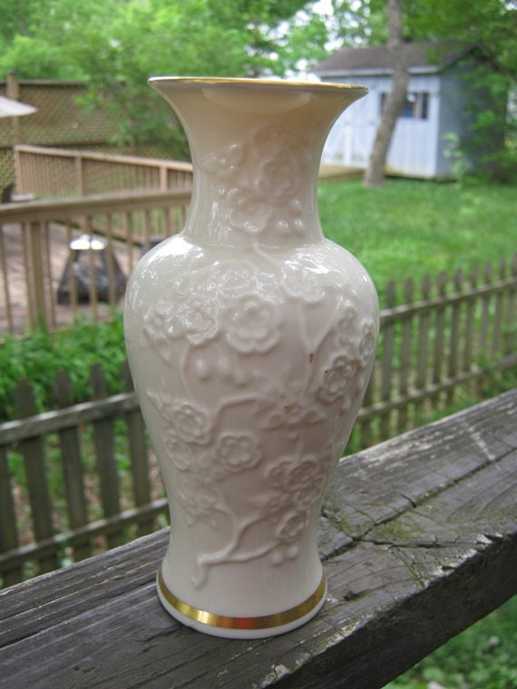 Lenox Bud Vase Ivory With Gold Trim Hand Decorated Home
