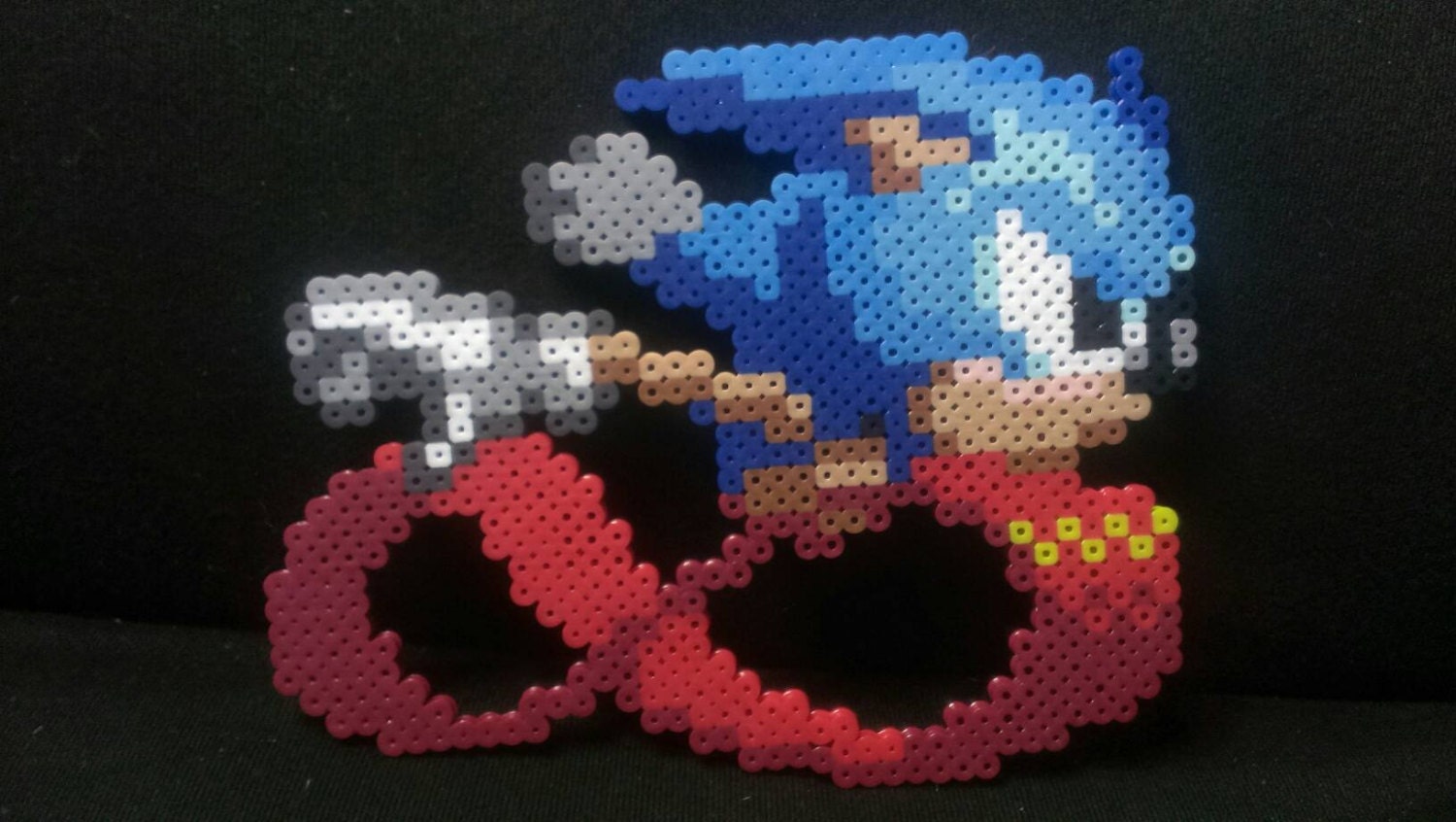 Running sonic the hedgehog pixel art bead sprite Sega