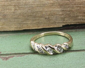 Estate 14K Yellow Gold Estate 5 Diamond Band