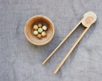 Montessori toddlers wooden tweezers - Montessori materials - Toddler toy wooden tweezers - Montessori practical life - Wooden Tongs