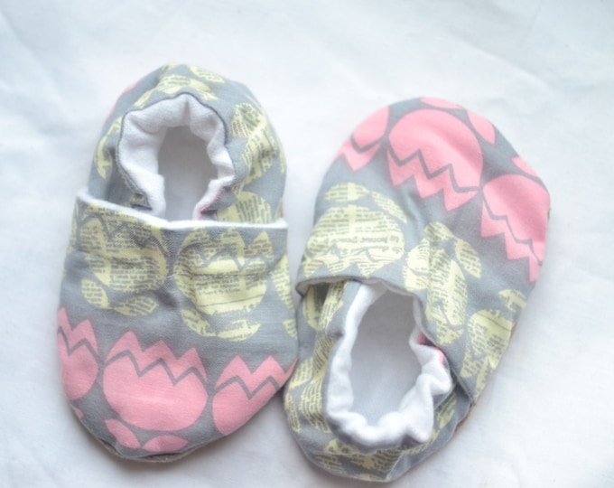 Floral Spring Baby Shoes Flower crib shoes Baby Loafers Grey Pink shoes Girl shoes Grey slippers Pink slippers Flower slippers Newbor gift