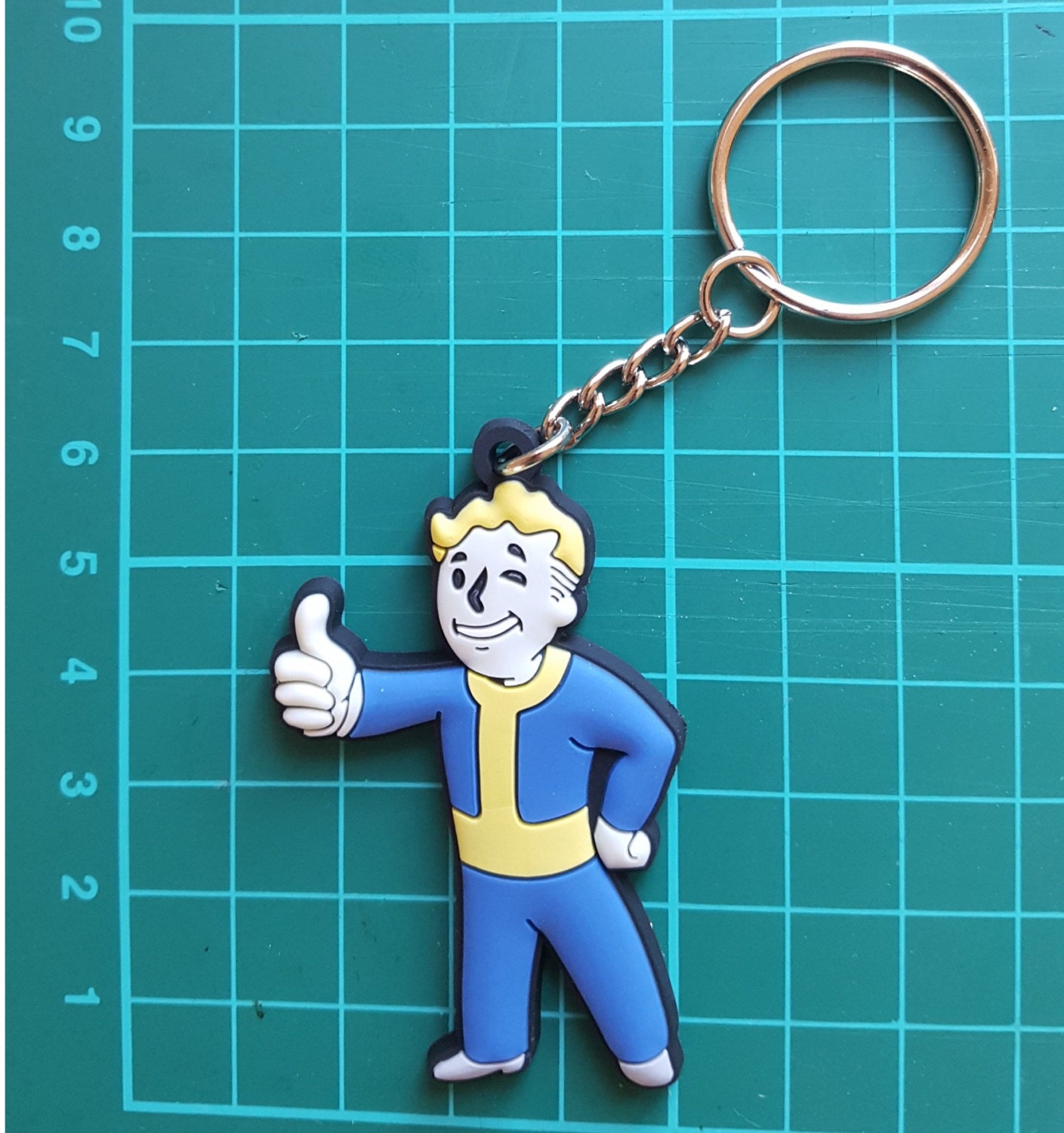 Fallout 4 Thumbs Up Keyring